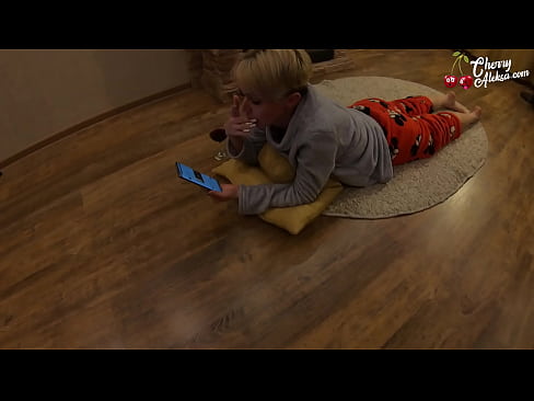 ❤️ Crazy Blonde Sucking Loj Dick Nqus thiab bouncing on It - Anal Sex ☑  porno  ntawm peb  ❌️ Ib